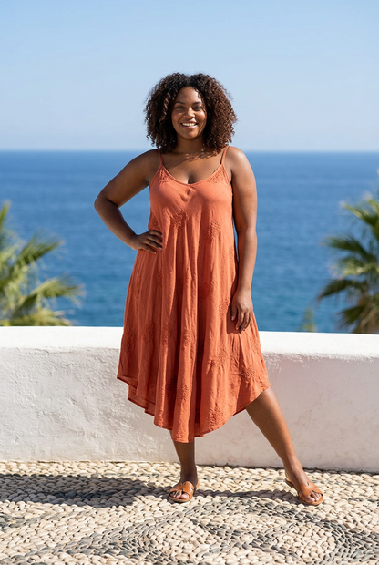 *13 ✨ Robe asymétrique à fines bretelles – Coloris brique