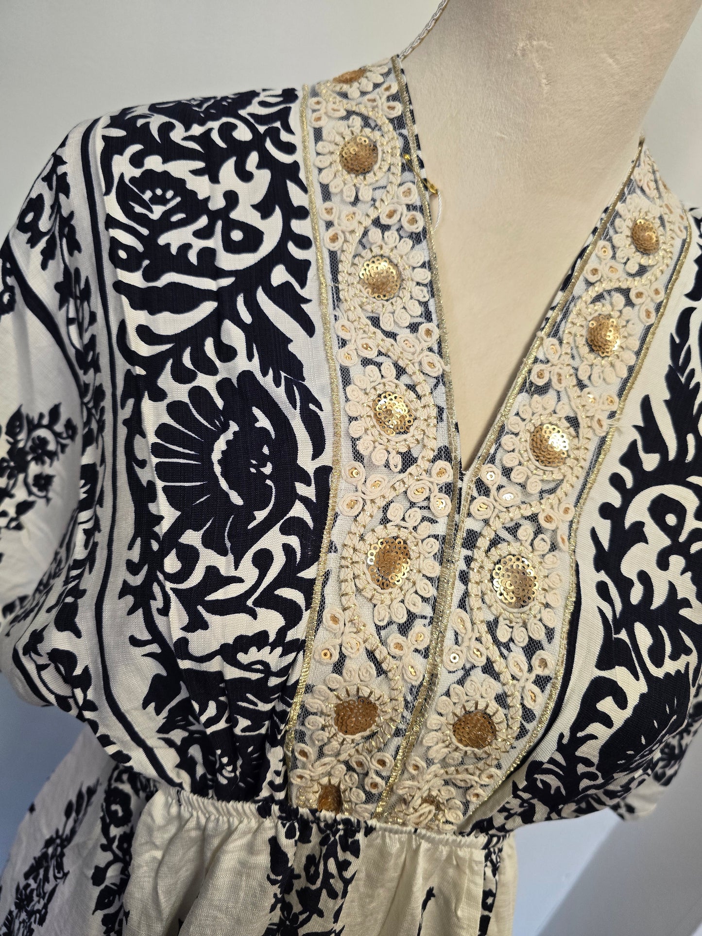 *36 ✨ Robe longue bohème – Fond beige & motif marine nuit ✨